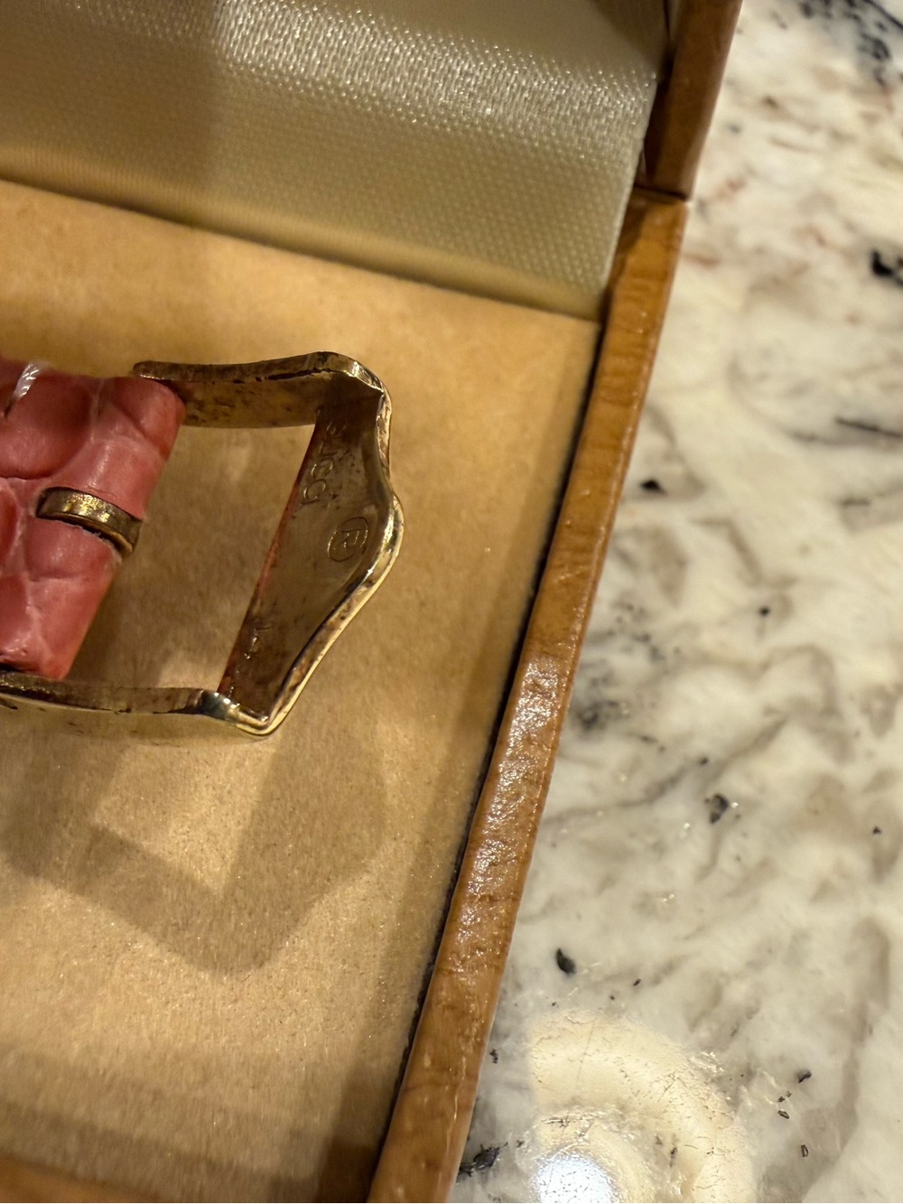 Gucci Gold-Tone Case Watch with Pink Leather Strap - Picture 4 of 6